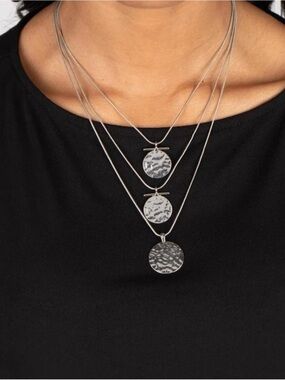 paparazzi Silver Layered Hammered Disc Necklace
